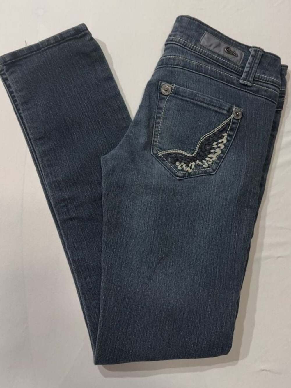 #186 Candie's Women's Embroidered Pocket Skinny Jeans Size 3